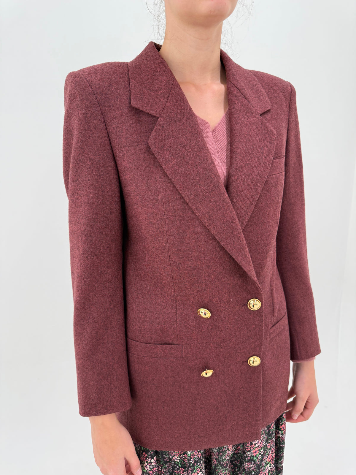 Sacou din tweed fin de lana dusty burgundy cu închidere dublă și revere late
