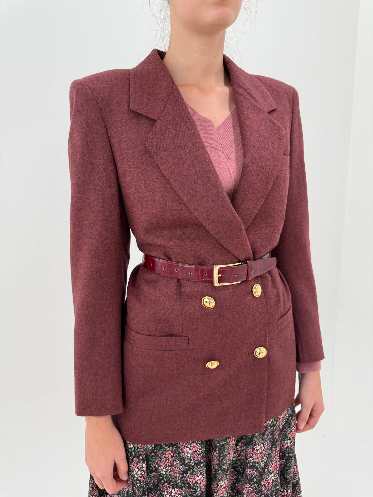 Sacou din tweed fin de lana dusty burgundy cu închidere dublă și revere late