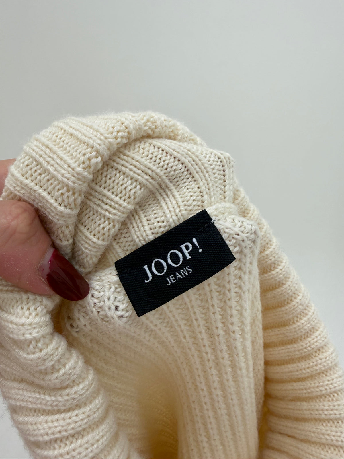 Maleta tall Joop din lana extrafina groasă ribbed butter white în croi lung spre rochie