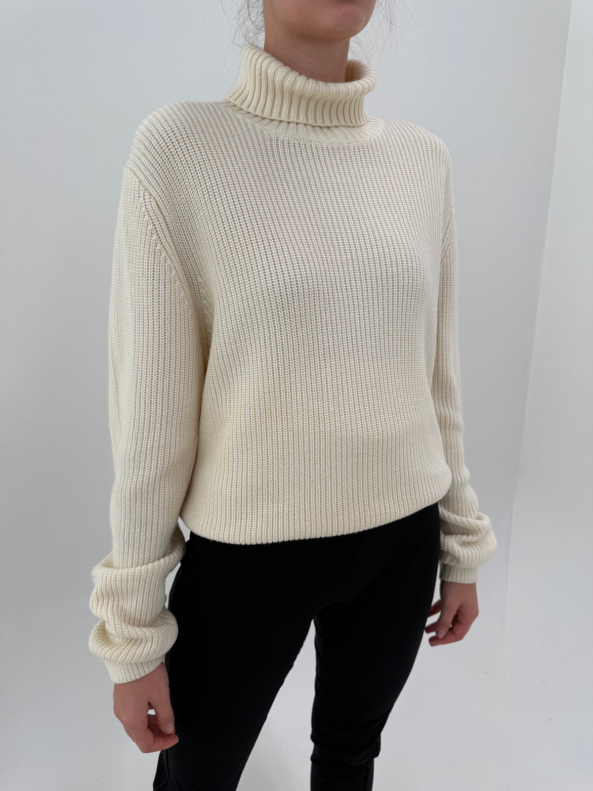Maleta tall Joop din lana extrafina groasă ribbed butter white în croi lung spre rochie