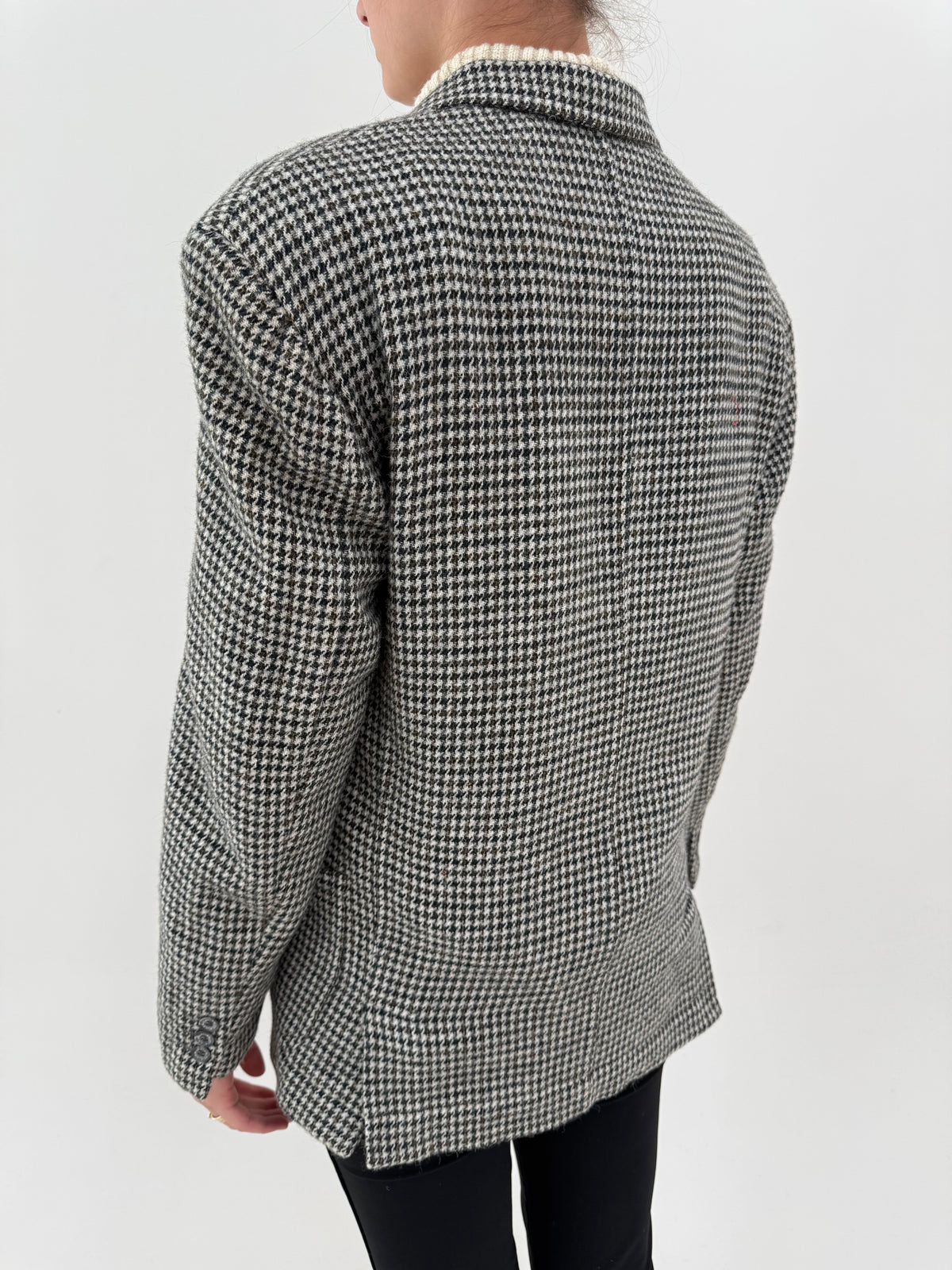 Sacou Emporio Armani di. Tweed gros de lana în culori neutre pe ivoire pied de coq