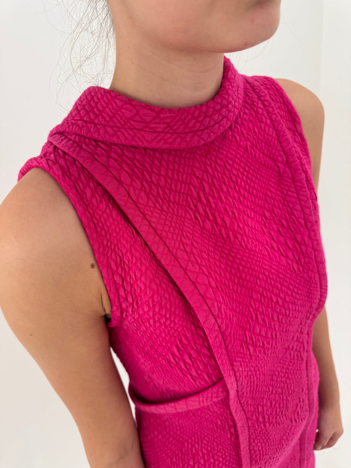 Rochie old vintage anii 60 fucsia din bumbac foarte gros cloqué de la business la cocktail