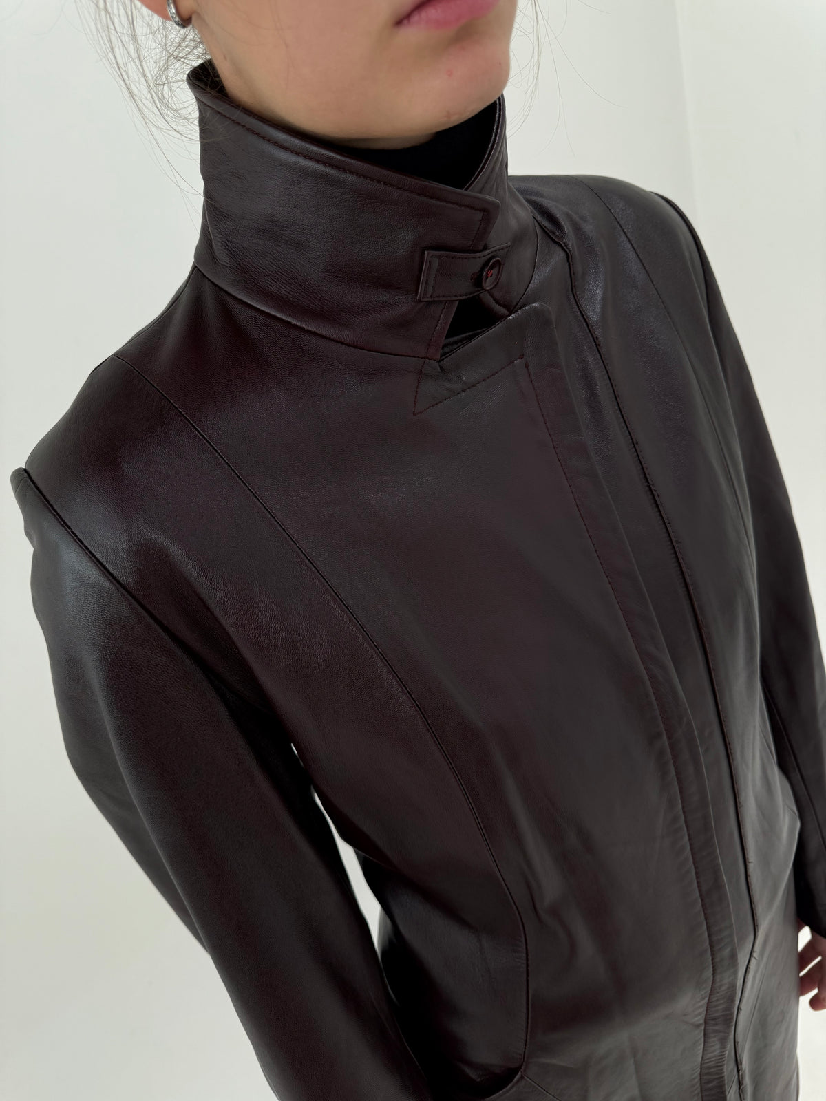 Pardesiu dark plum din piele naturală și extra moale plină în croi actual