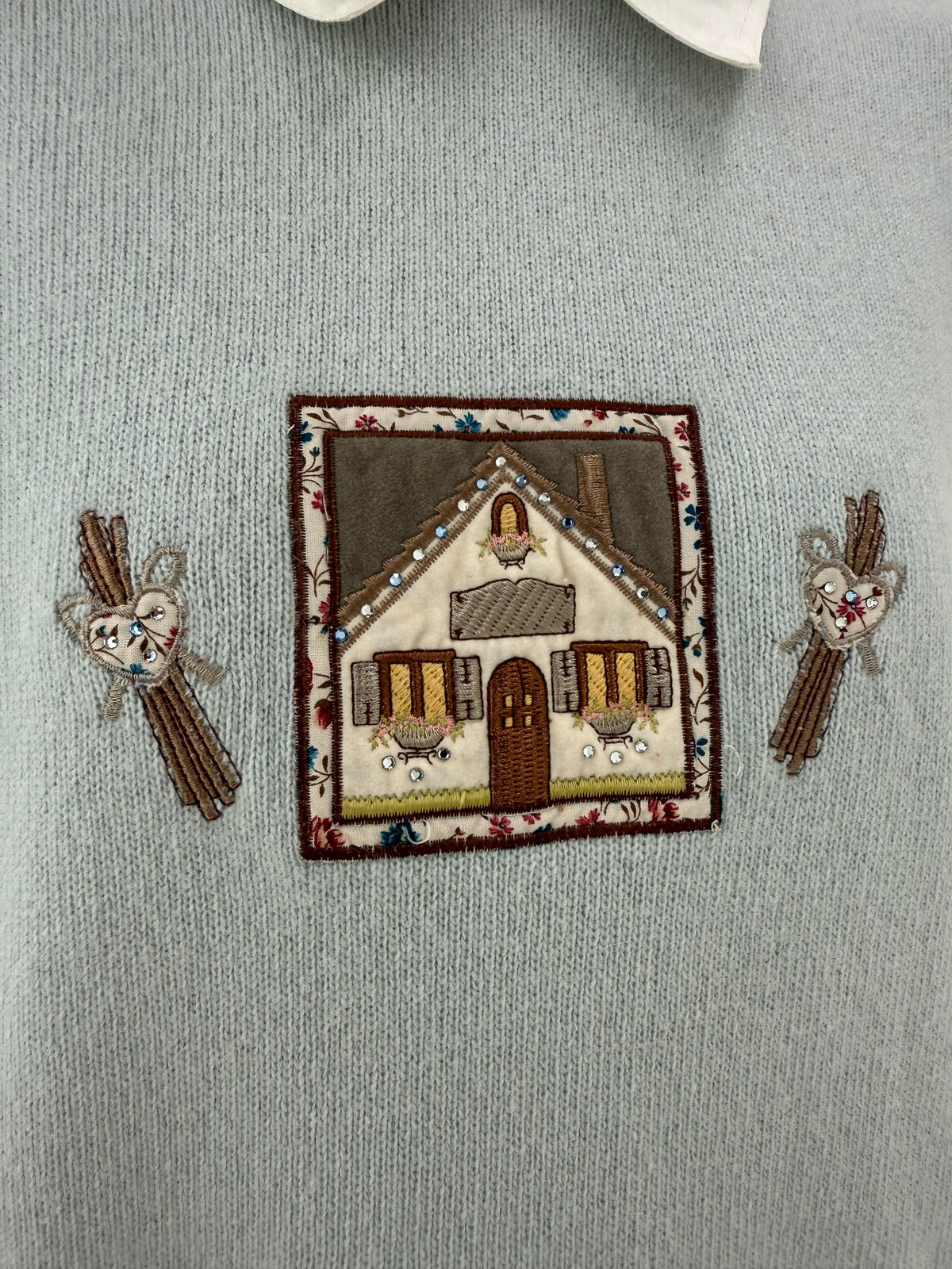 Pulover vintage baby blue cu guleraș detașabil din lana plină extrafina și broderie
