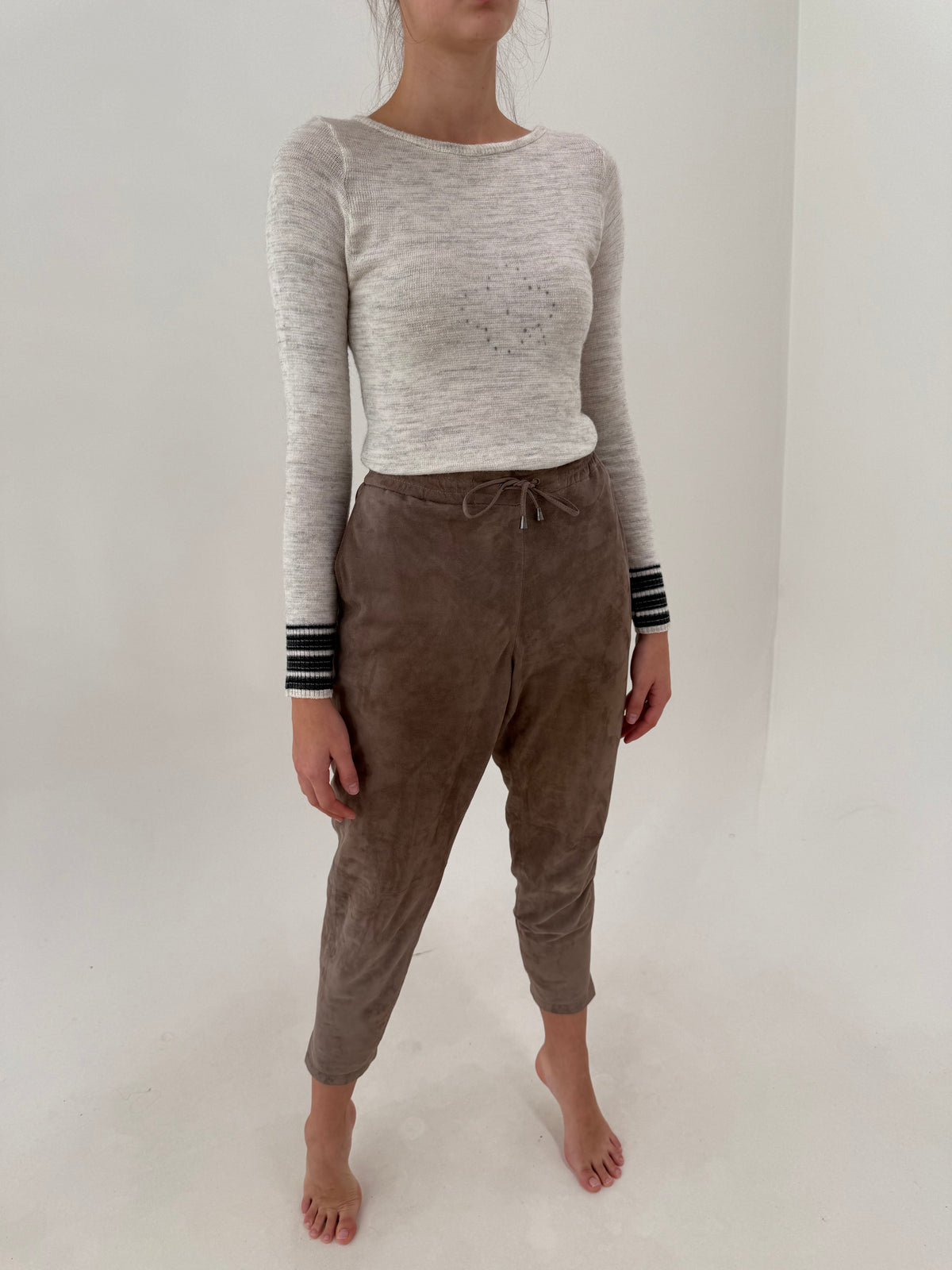 Pantaloni taupe din piele naturală întoarsă extrem de moale cu talie elastică