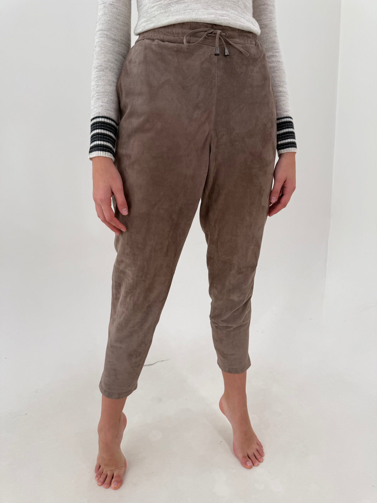 Pantaloni taupe din piele naturală întoarsă extrem de moale cu talie elastică