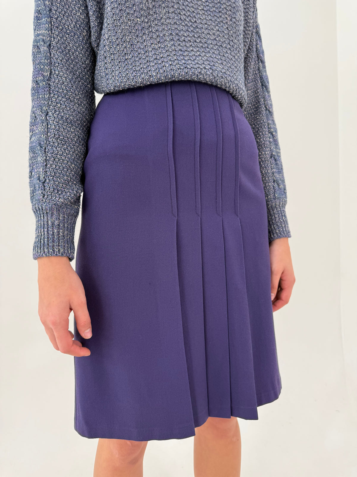 Fustă vintage din twill de lana extrafina worsted plisată cu talie ultra înaltă aubergine