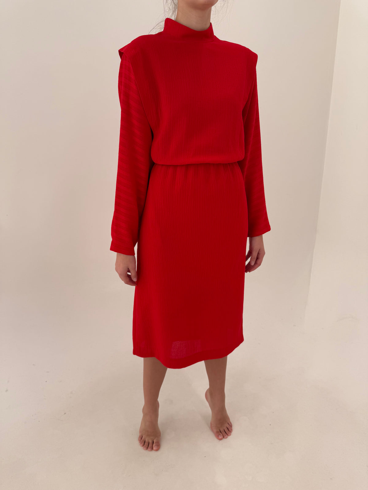 Rochie vintage în croi retro modern cu talie ultra înaltă marcată din lana extrafina