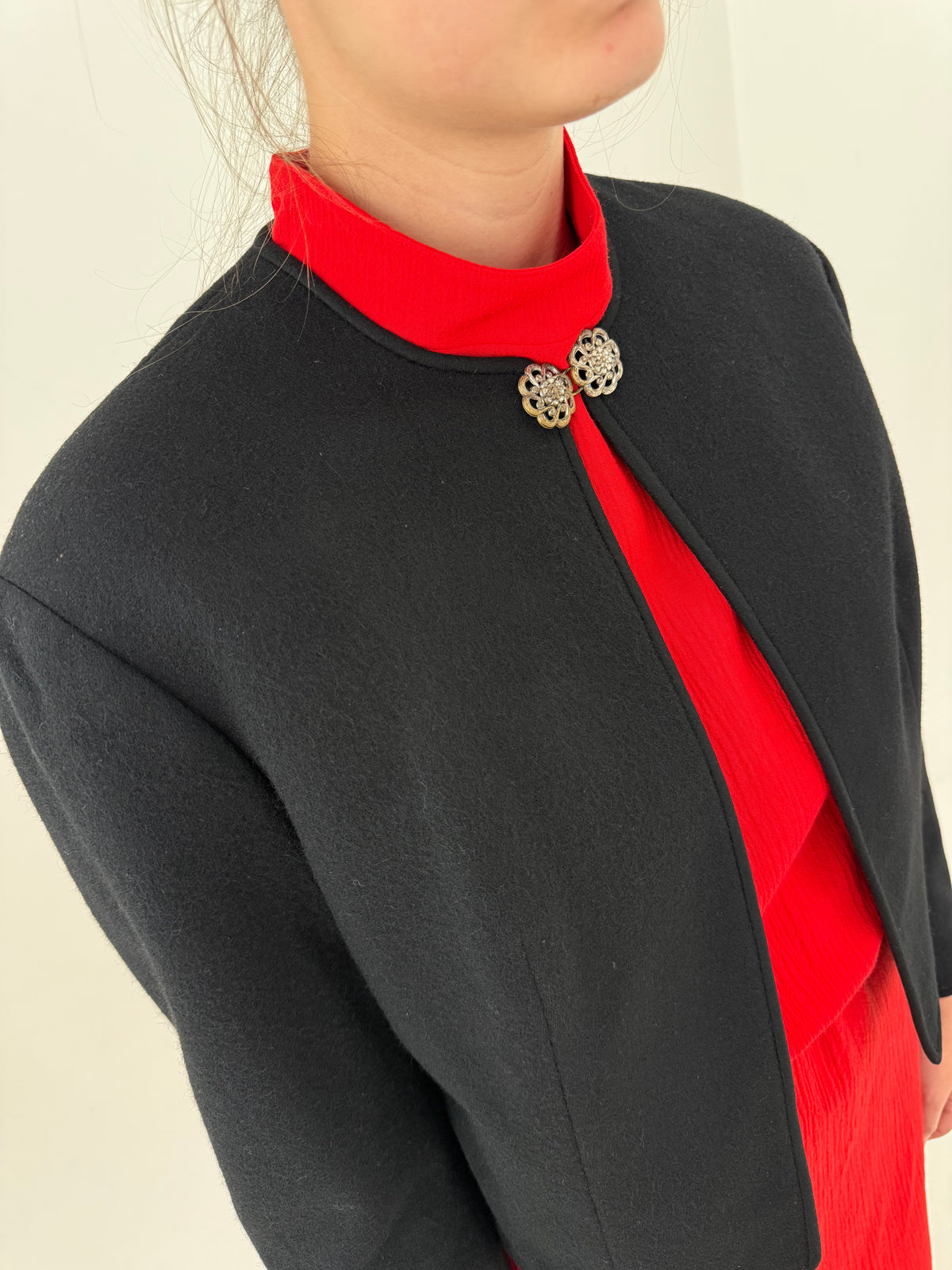 Sacou vintage negru petite din lana extrafina cu căptușeală florală din bumbac