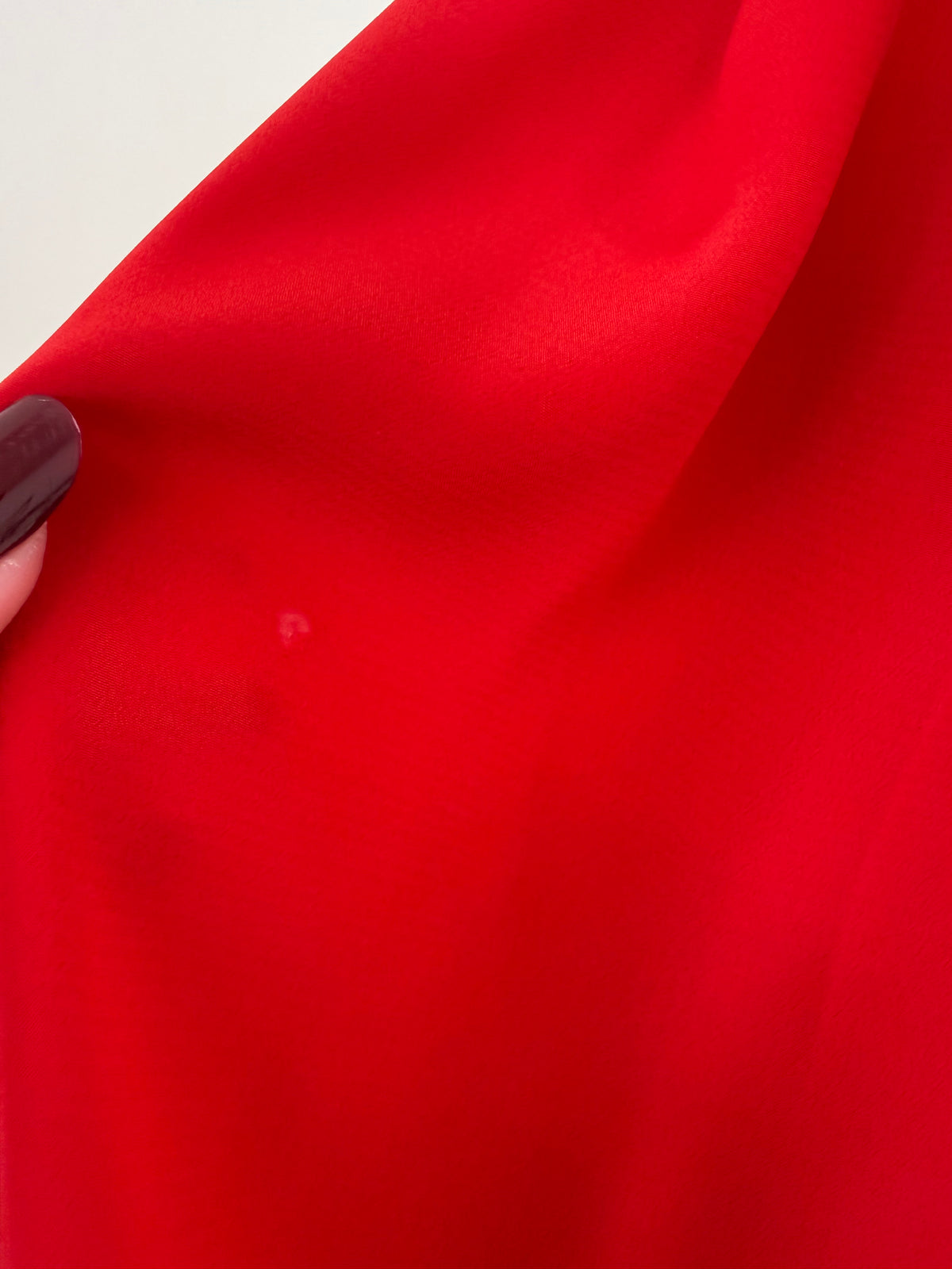 Cămașa vintage cherry red cu bust drapat și rever contrastant