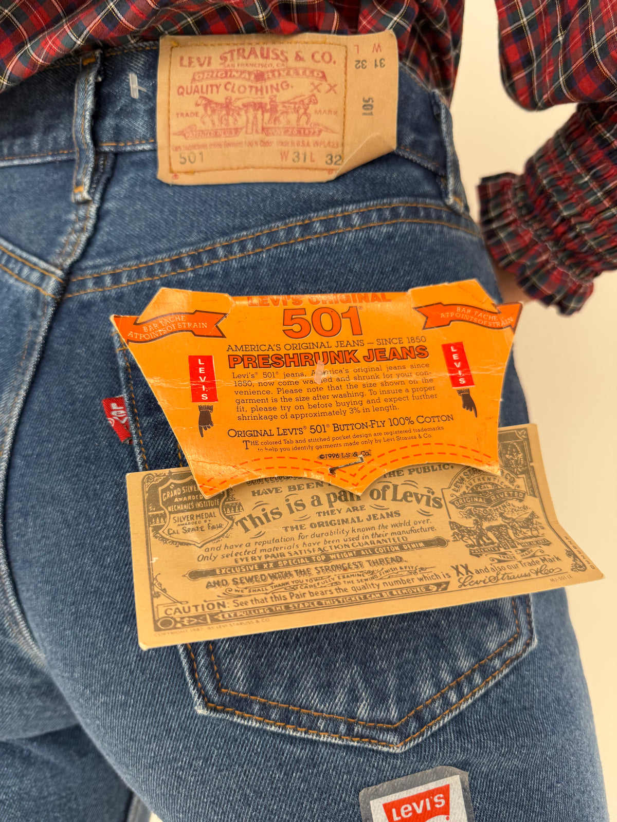 Jeans Levi’s 501 de colecție dead stock original tags vintage anii 90 tall