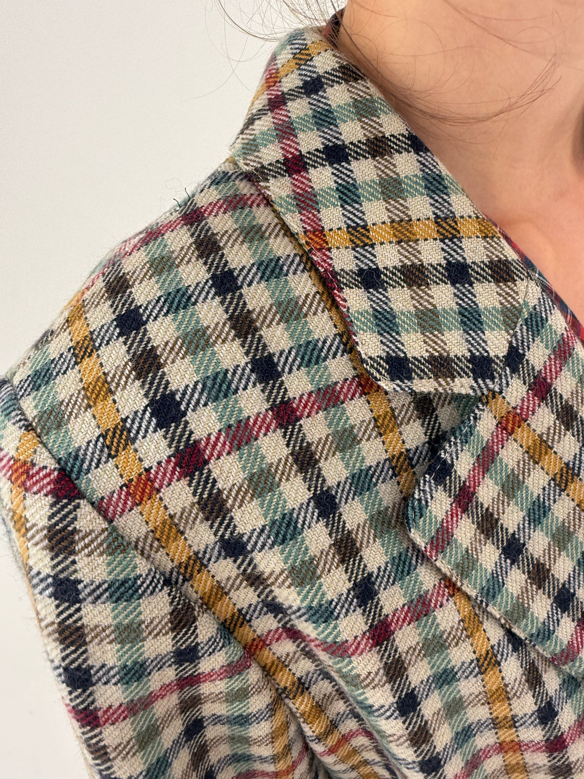 Sacou vintage în carouri și culori superbe din tweed de lana extrafina ușor cambrat