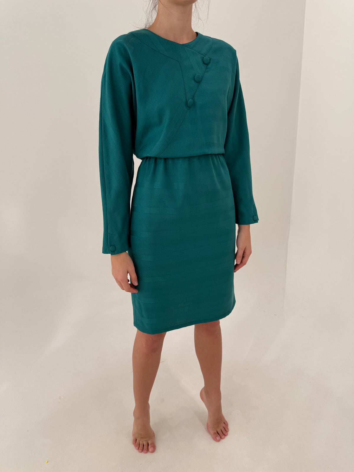 Rochie vintage cu talie marcată elastică din stofă moale de lana extrafina texturată