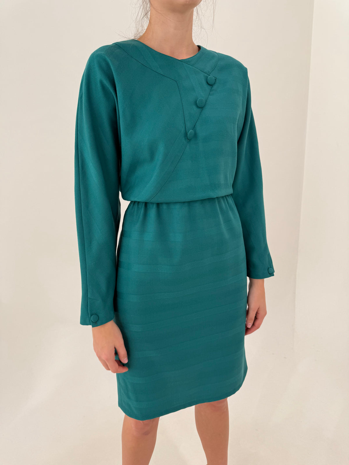 Rochie vintage cu talie marcată elastică din stofă moale de lana extrafina texturată