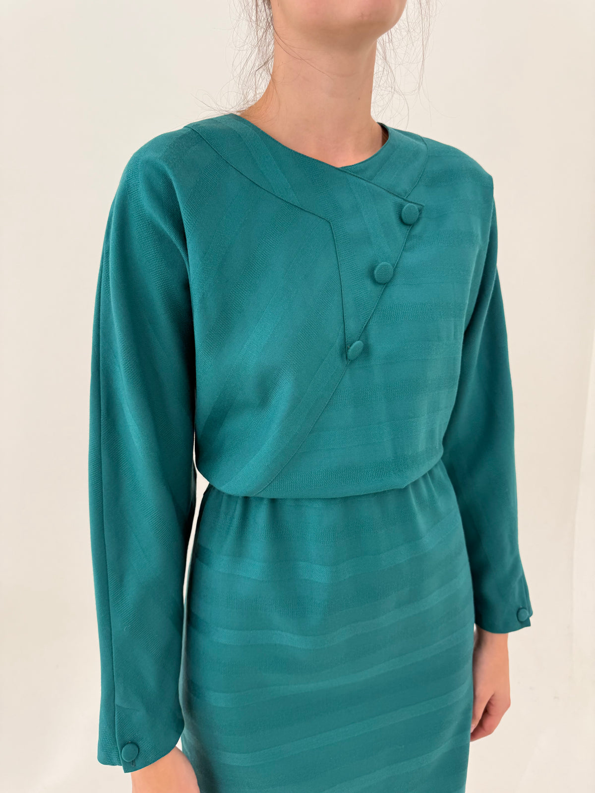 Rochie vintage cu talie marcată elastică din stofă moale de lana extrafina texturată