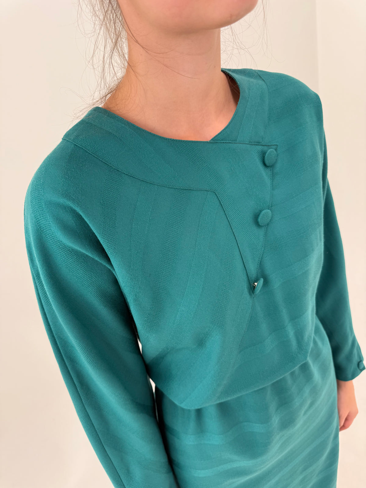 Rochie vintage cu talie marcată elastică din stofă moale de lana extrafina texturată