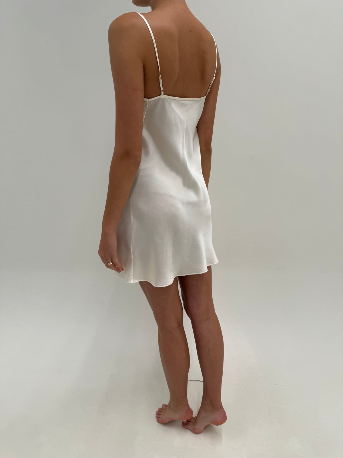 Rochie Max Mara în croi petrecut din stofita de lana extrafina excepțională drapată