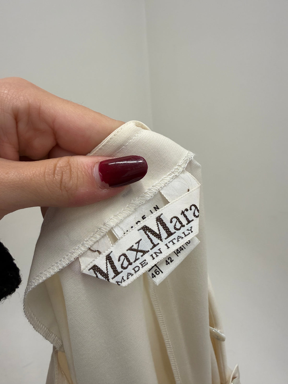 Rochie Max Mara în croi petrecut din stofita de lana extrafina excepțională drapată