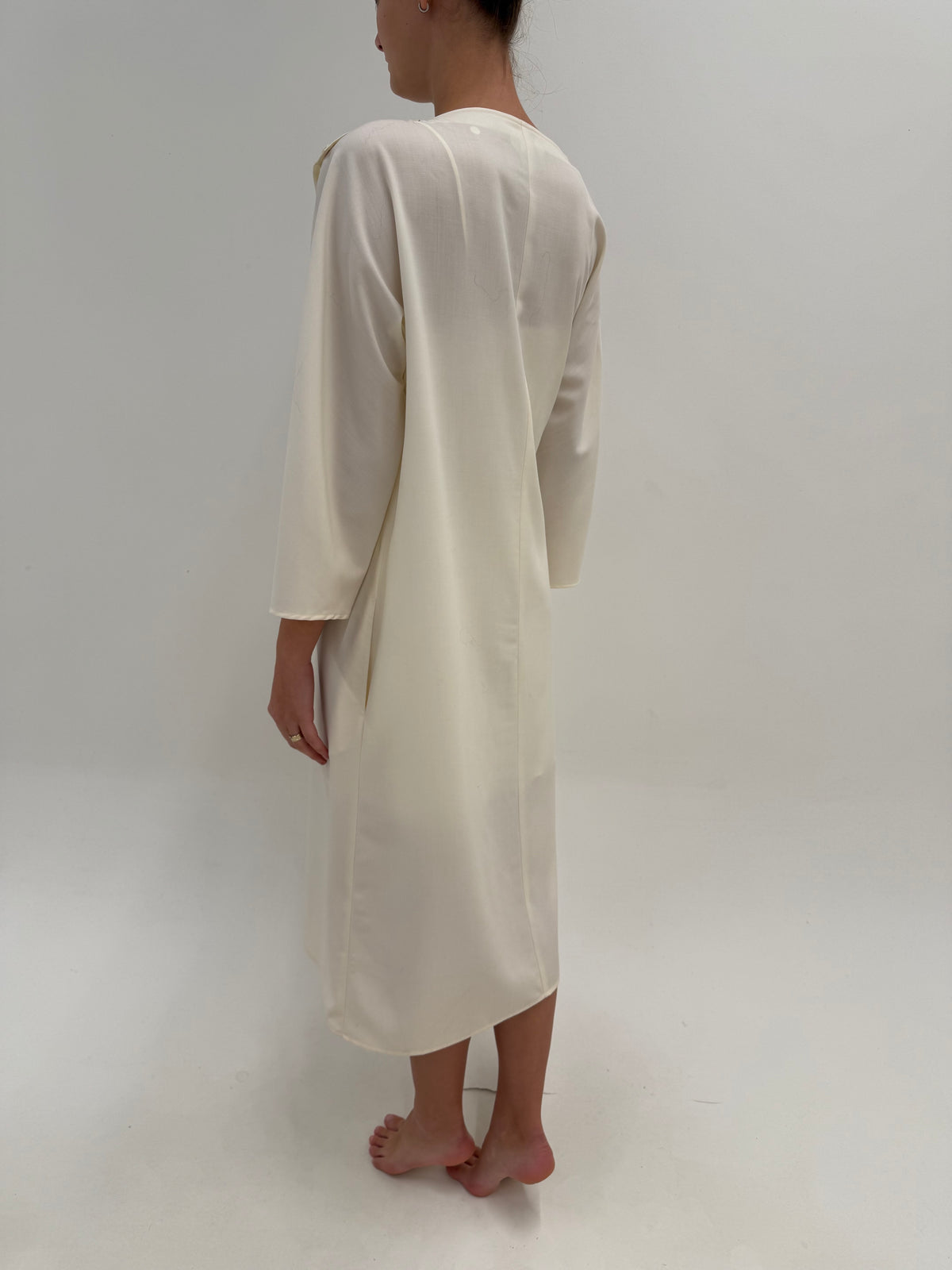 Rochie Max Mara în croi petrecut din stofita de lana extrafina excepțională drapată
