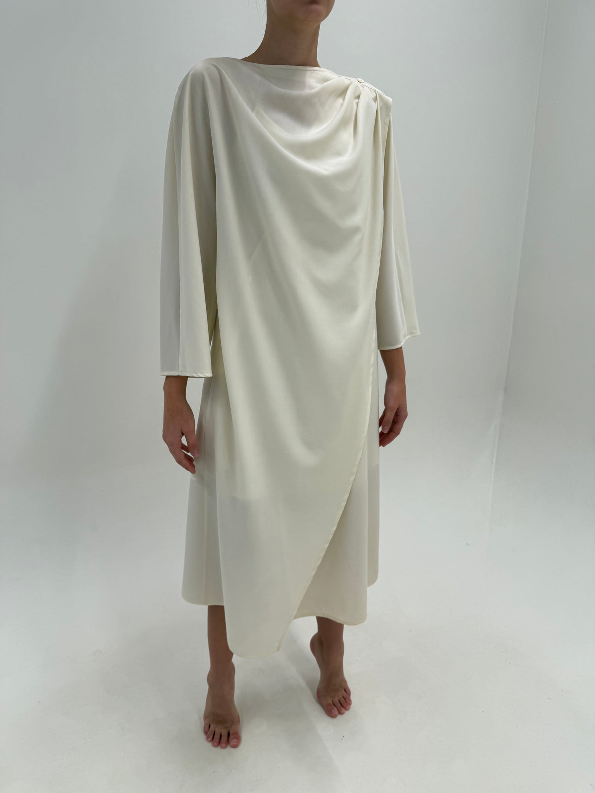 Rochie Max Mara în croi petrecut din stofita de lana extrafina excepțională drapată