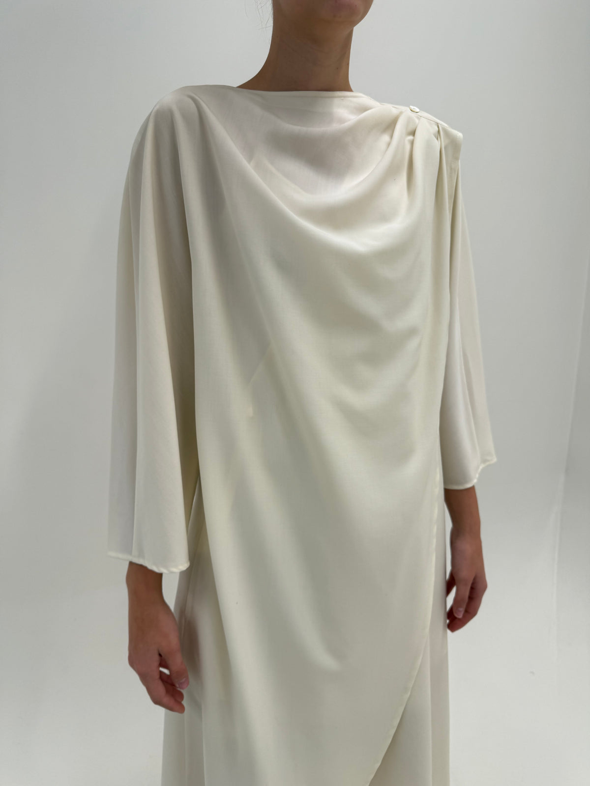 Rochie Max Mara în croi petrecut din stofita de lana extrafina excepțională drapată