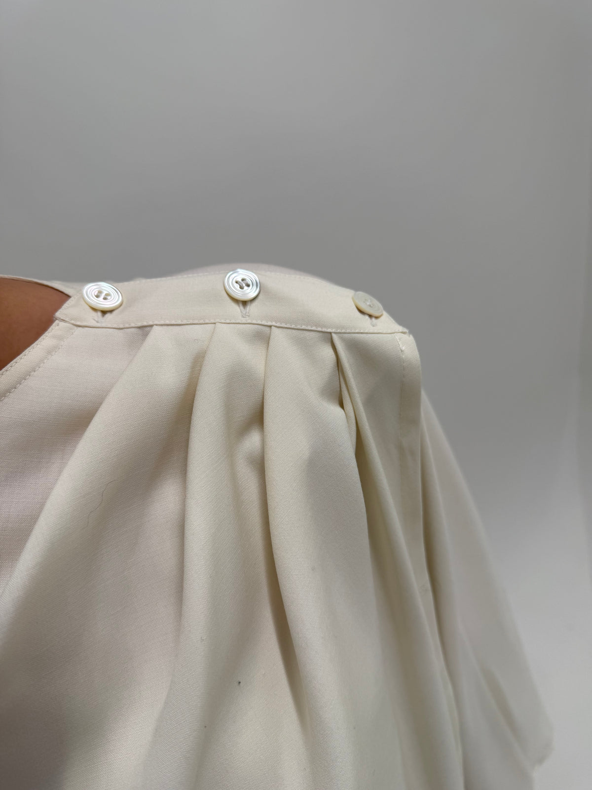 Rochie Max Mara în croi petrecut din stofita de lana extrafina excepțională drapată