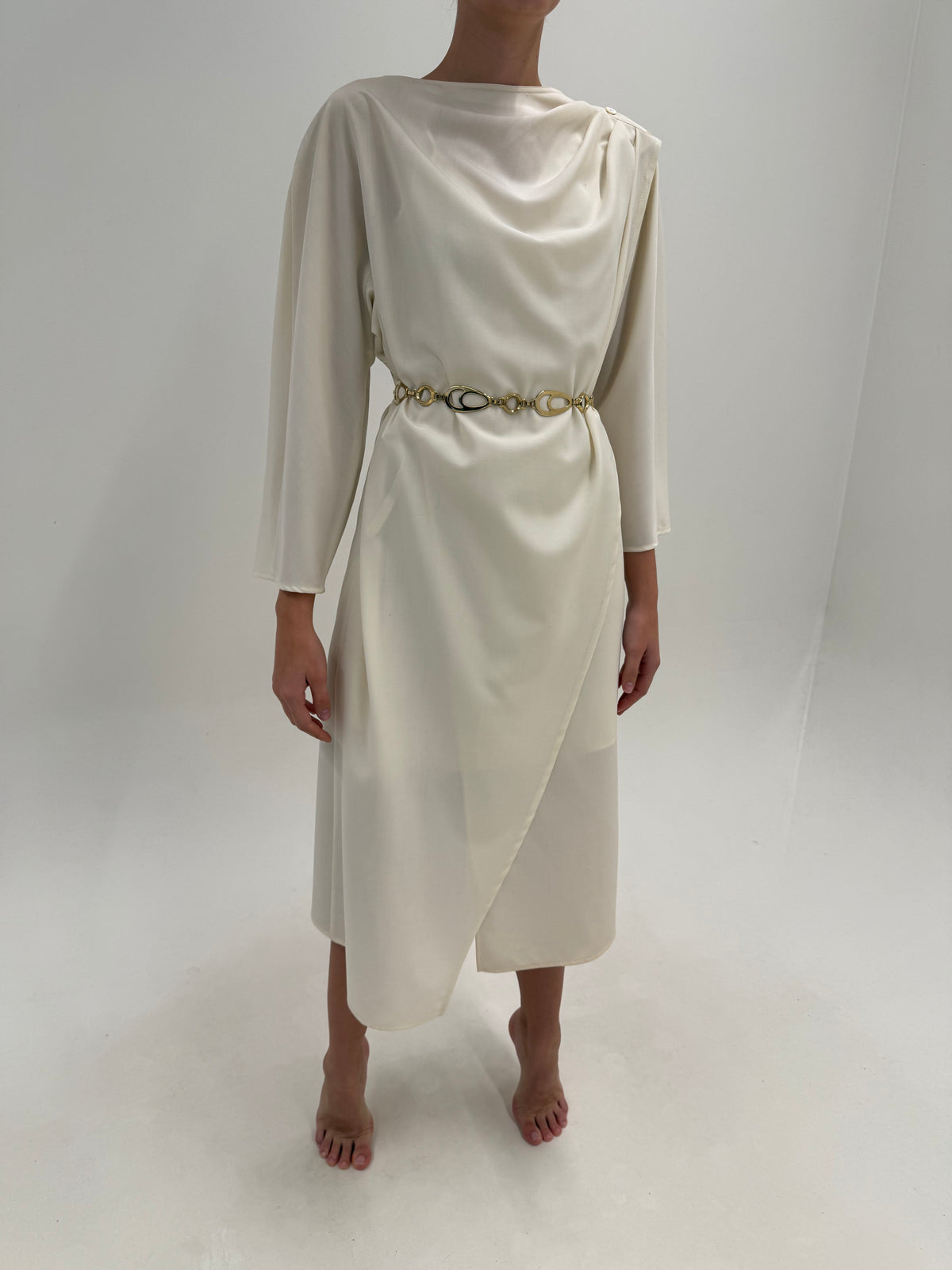 Rochie Max Mara în croi petrecut din stofita de lana extrafina excepțională drapată