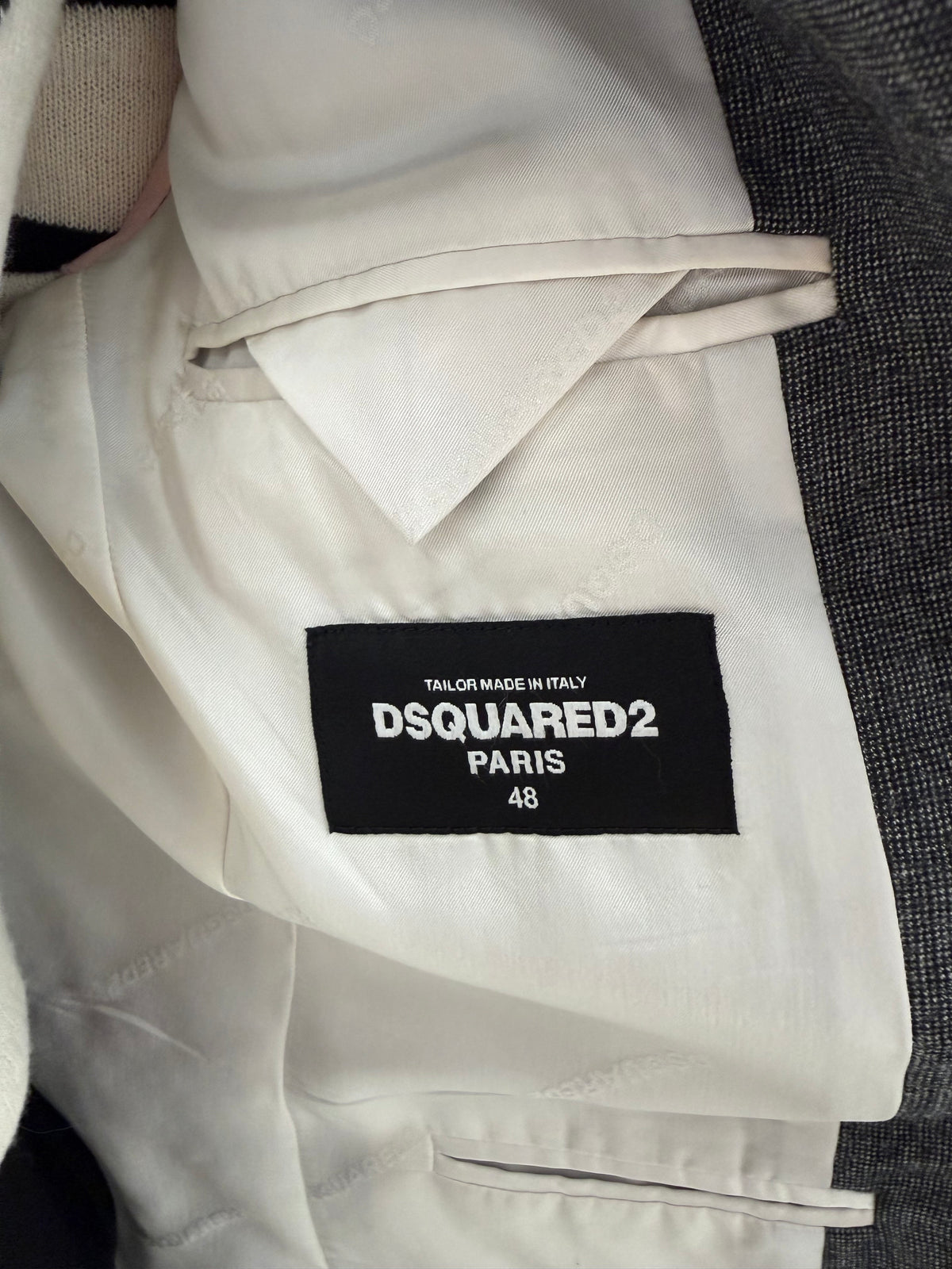 Sacou Dsquared din tweed extrafina de lana melanj în nuanțe de gri și croi actual