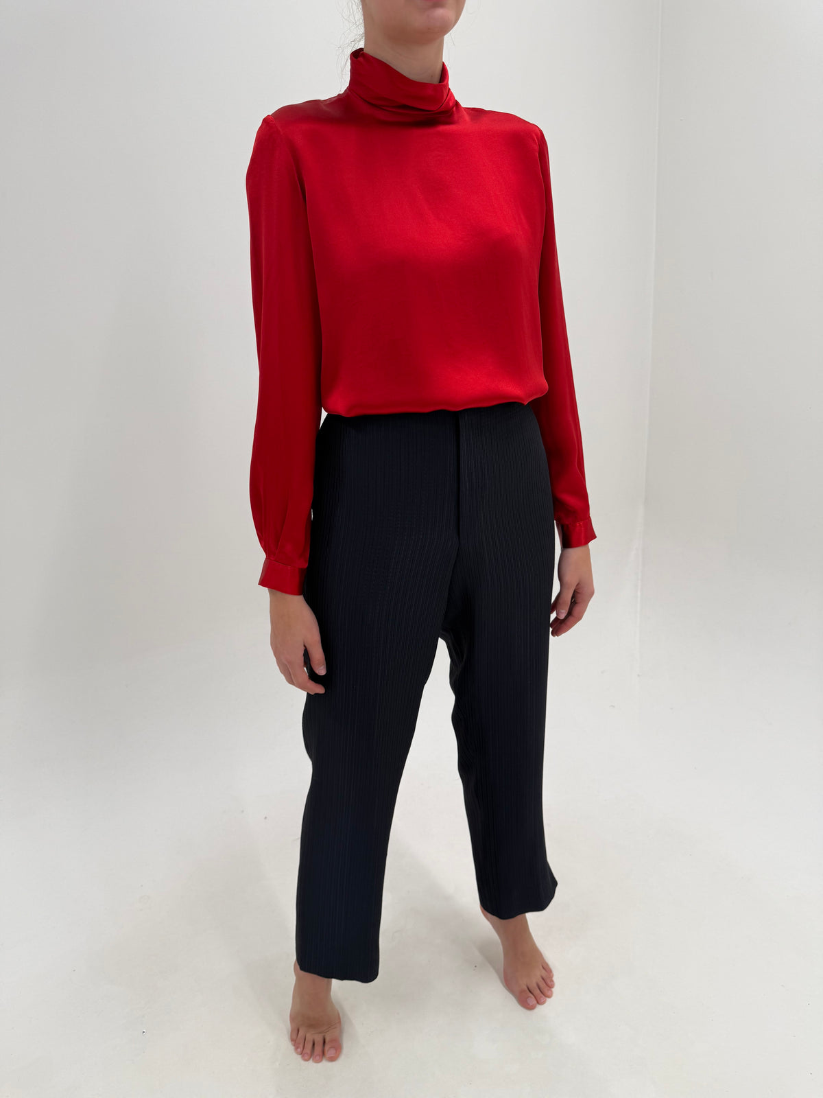 Costum negru de brand luxury Pal Zileri din stofă de lana și mătase naturală texturat cu dungi
