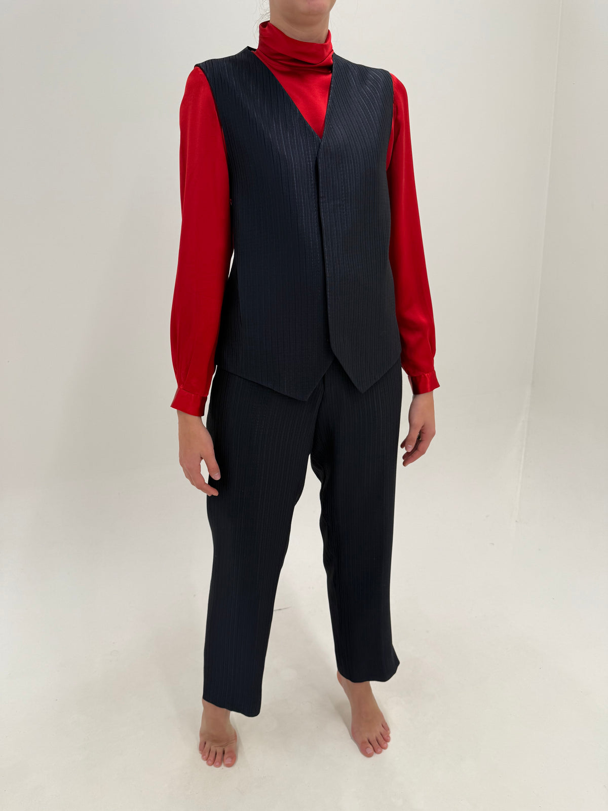 Costum negru de brand luxury Pal Zileri din stofă de lana și mătase naturală texturat cu dungi