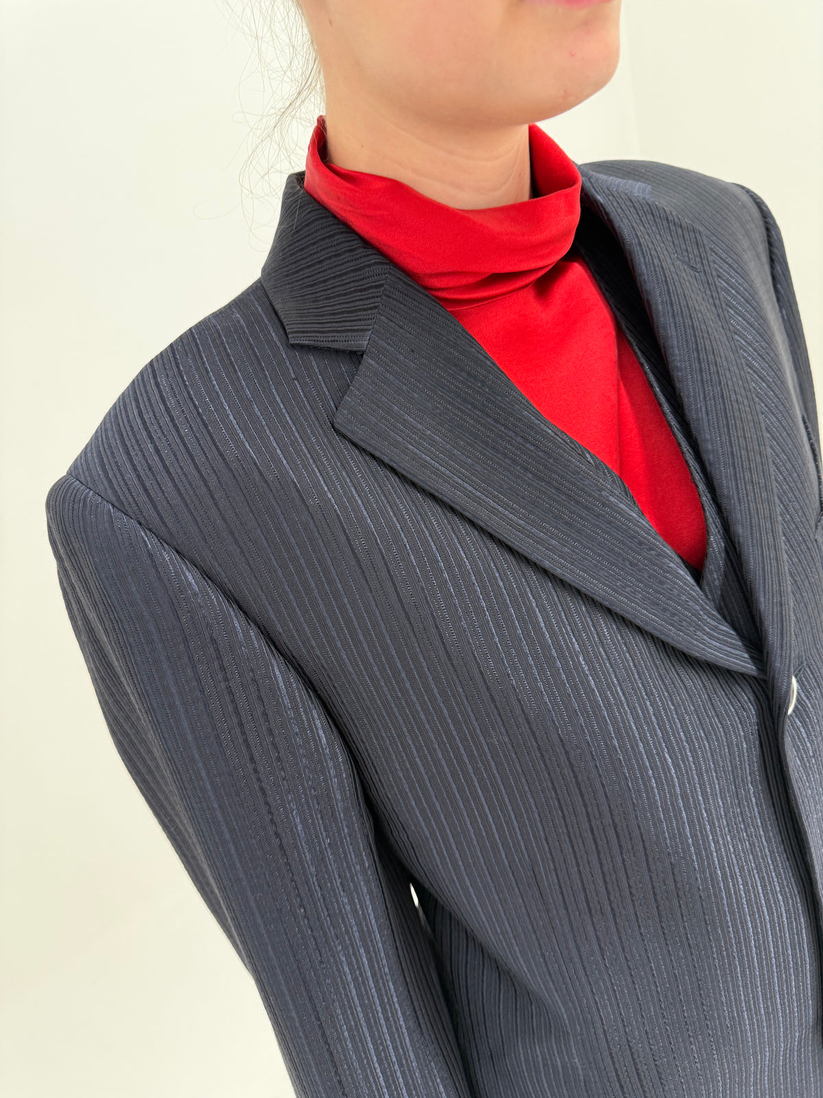 Costum negru de brand luxury Pal Zileri din stofă de lana și mătase naturală texturat cu dungi