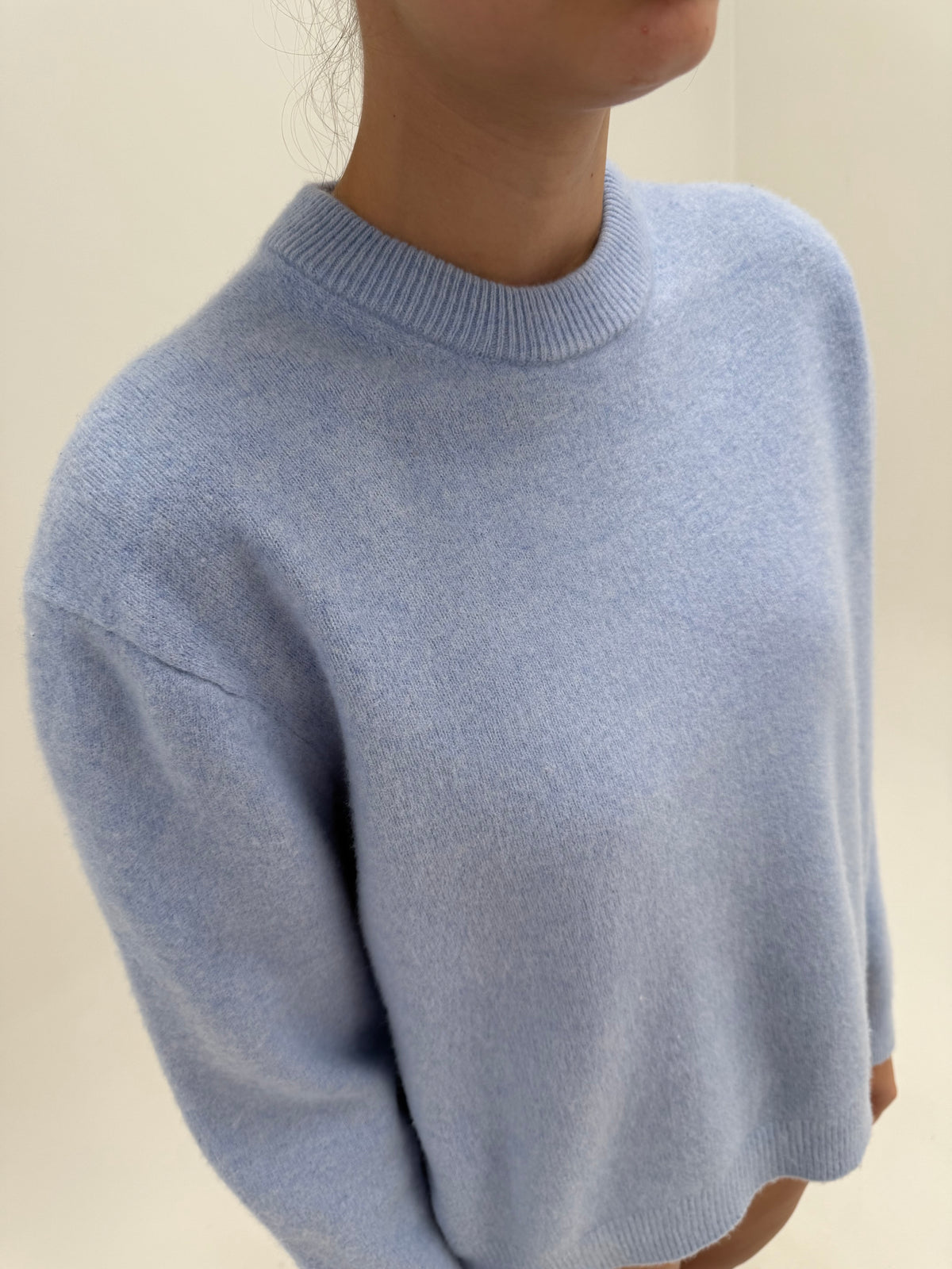 Maleta chimney de brand luxury Samsoe Samsoe baby blue din lana groasă extrafina
