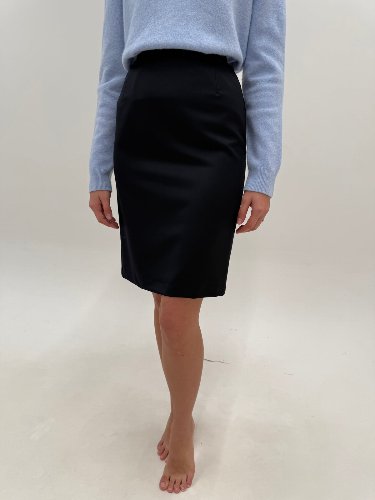 Fustă creion Escada de la zi la seară din stofă de lana și mătase naturală ușor lucioasă