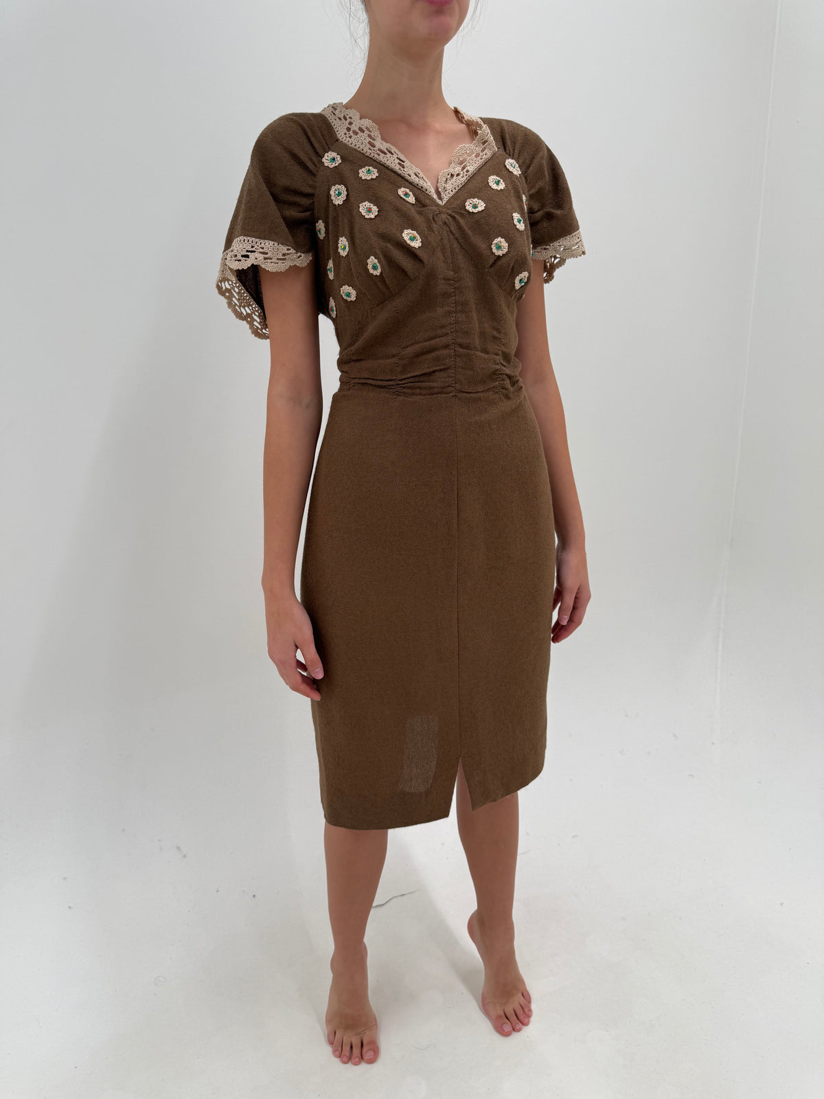 Rochie taupe brown old vintage anii 70 din lana buclata extrafina cu macrame lucrat manual