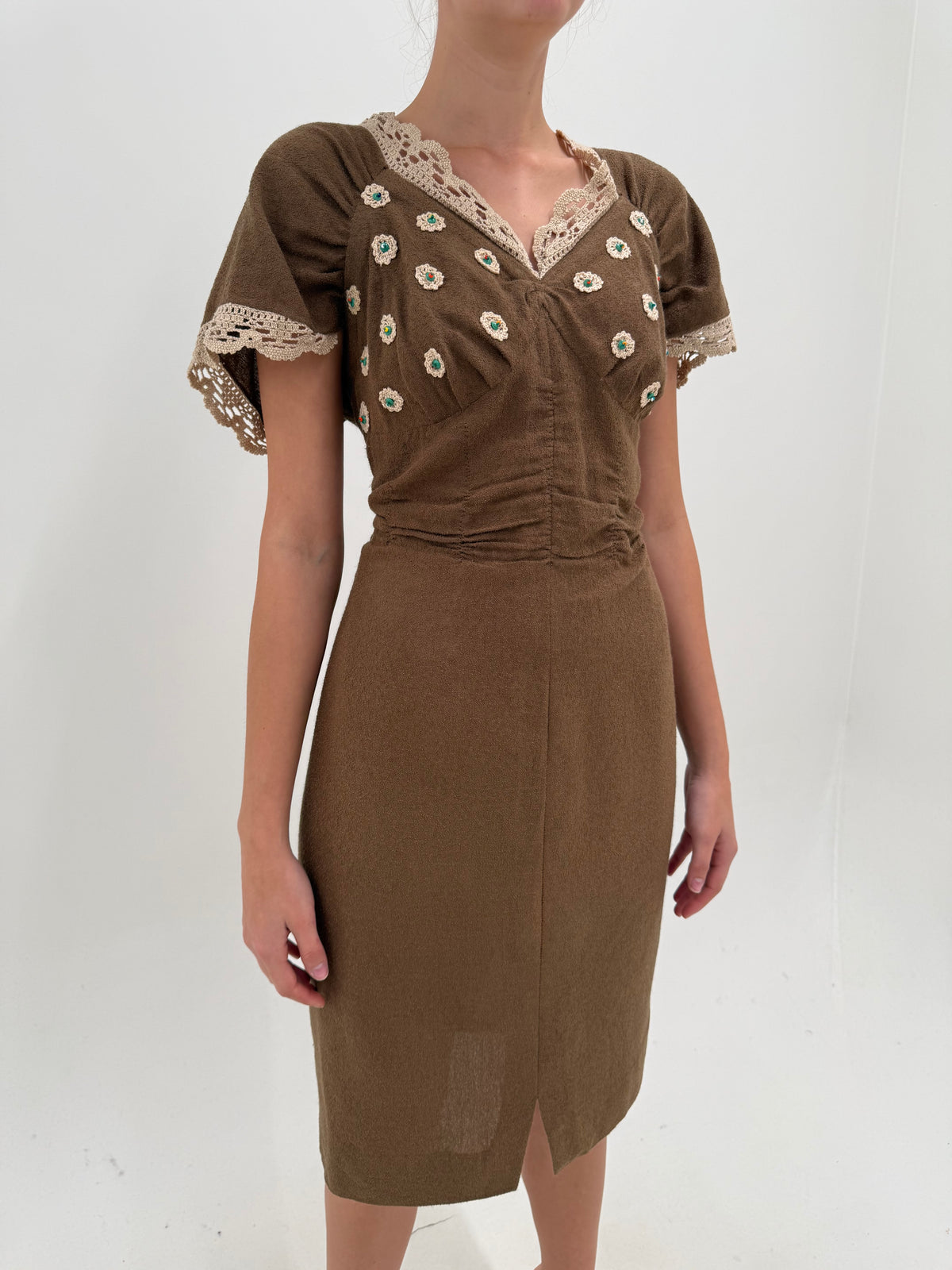 Rochie taupe brown old vintage anii 70 din lana buclata extrafina cu macrame lucrat manual