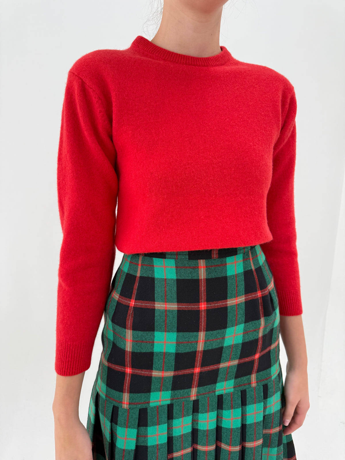 Pulover gros petite cherry red crew neck din lana extrafina de gramaj mare