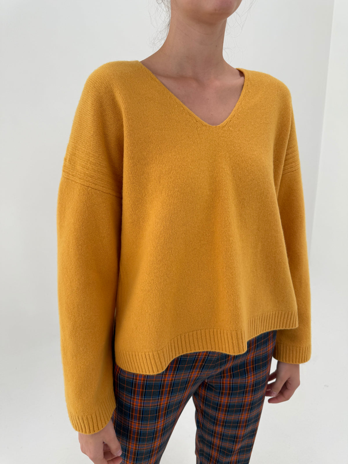 Pulover gros din lana extrafina de gramaj mare în croi oversized mustard yellow