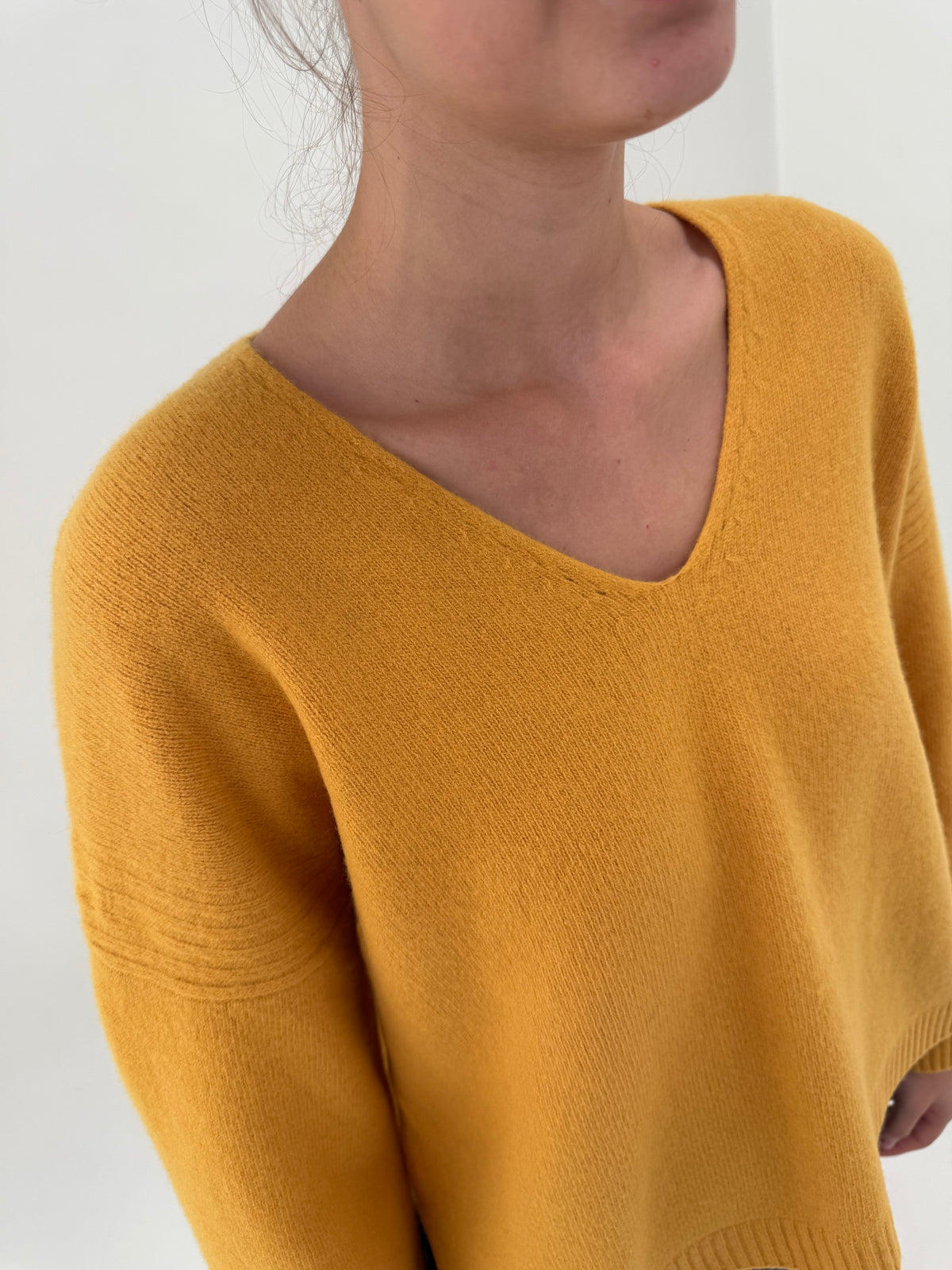Pulover gros din lana extrafina de gramaj mare în croi oversized mustard yellow