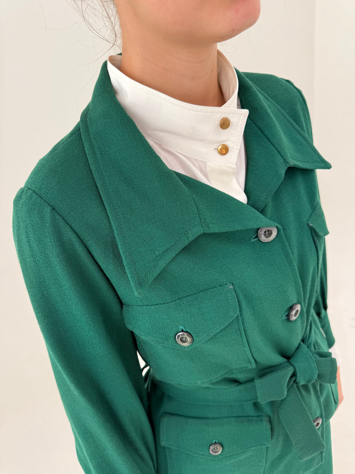 Costum vintage dark green din lana extrafina cu jacheta și fusta plisată