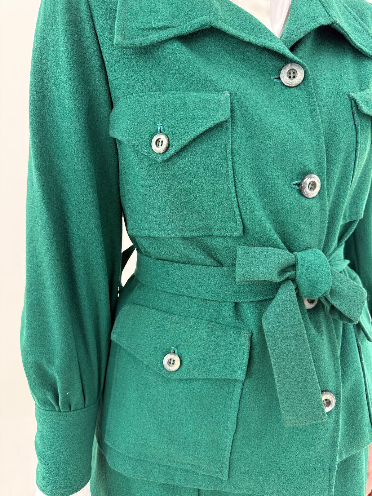Costum vintage dark green din lana extrafina cu jacheta și fusta plisată