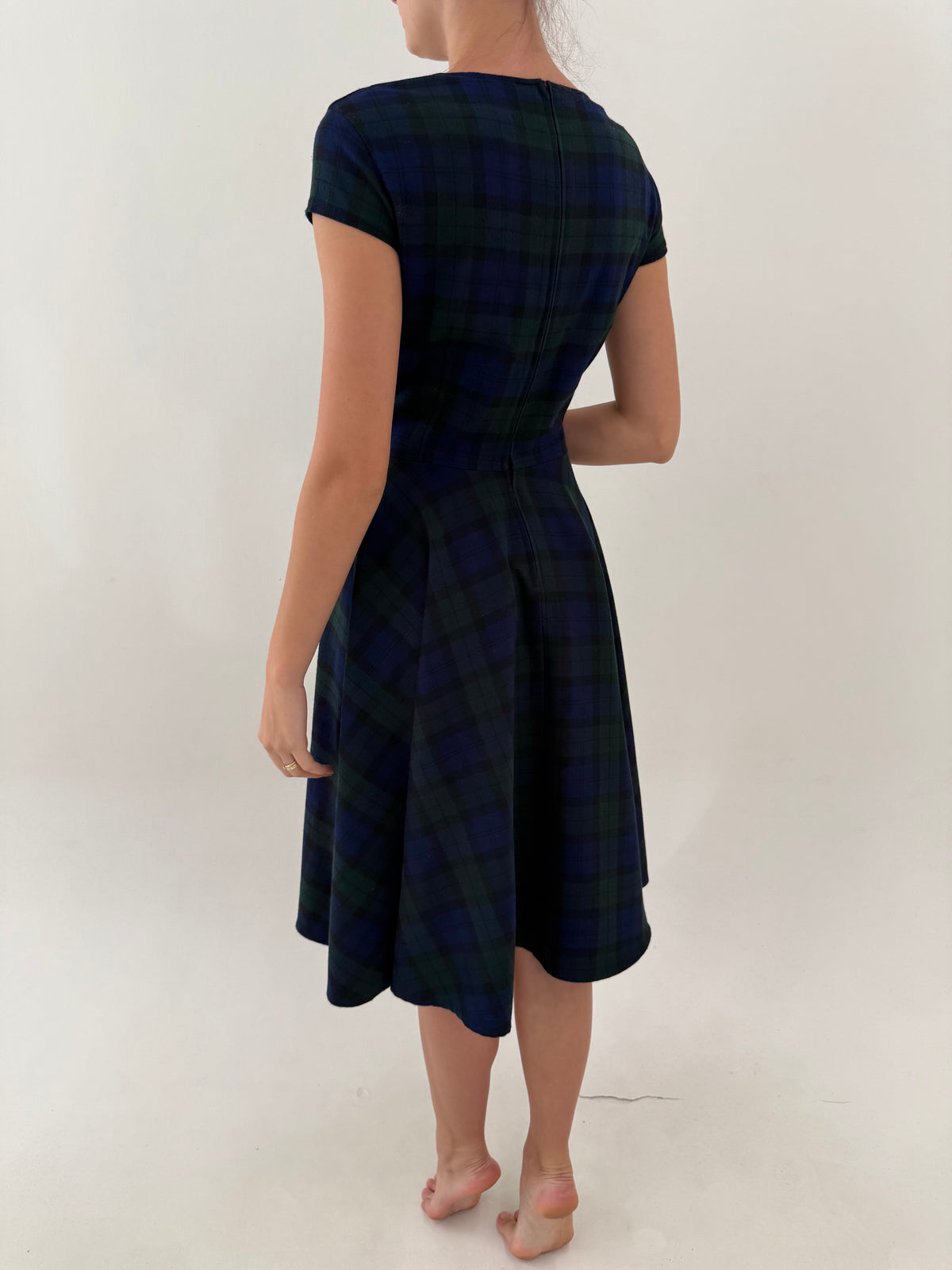Rochie din tartan extrafin în croi de ani 50 cu corsaj și fustă ultra amplă