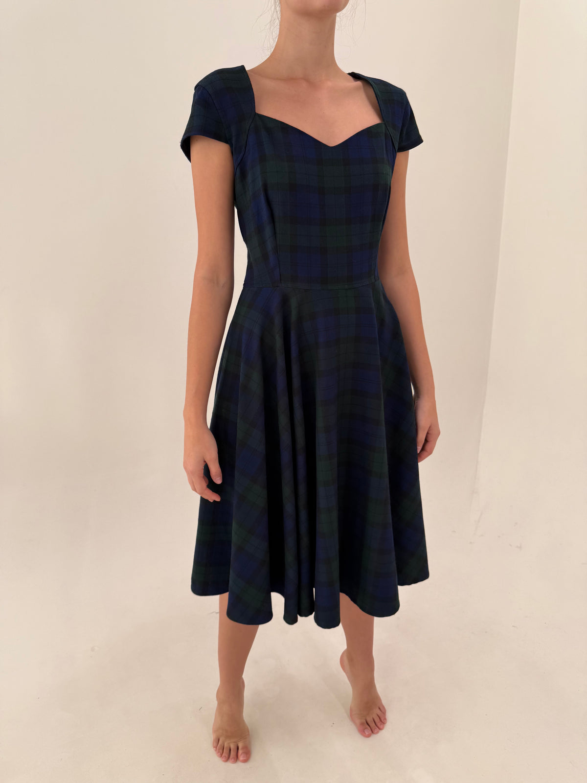 Rochie din tartan extrafin în croi de ani 50 cu corsaj și fustă ultra amplă