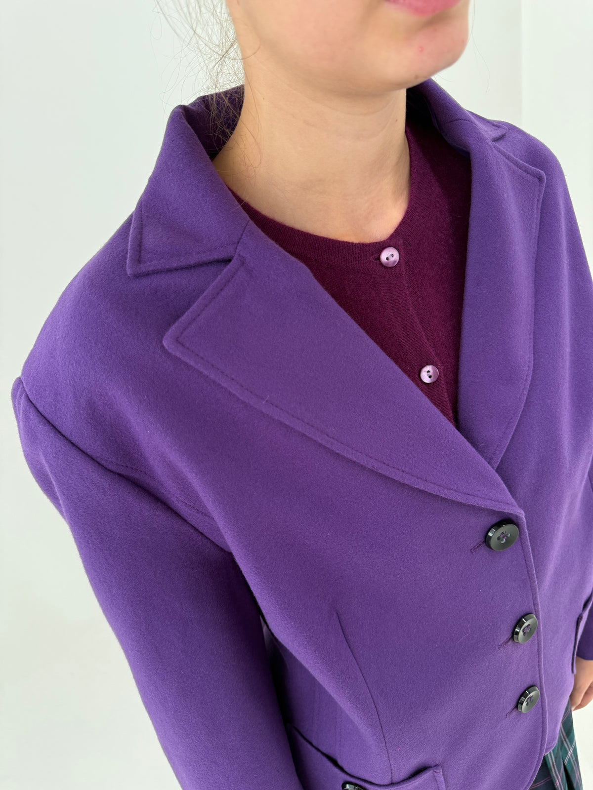 Sacou din lana extrafina Amethyst purple in croi ușor cambrat și buzunare aplicate
