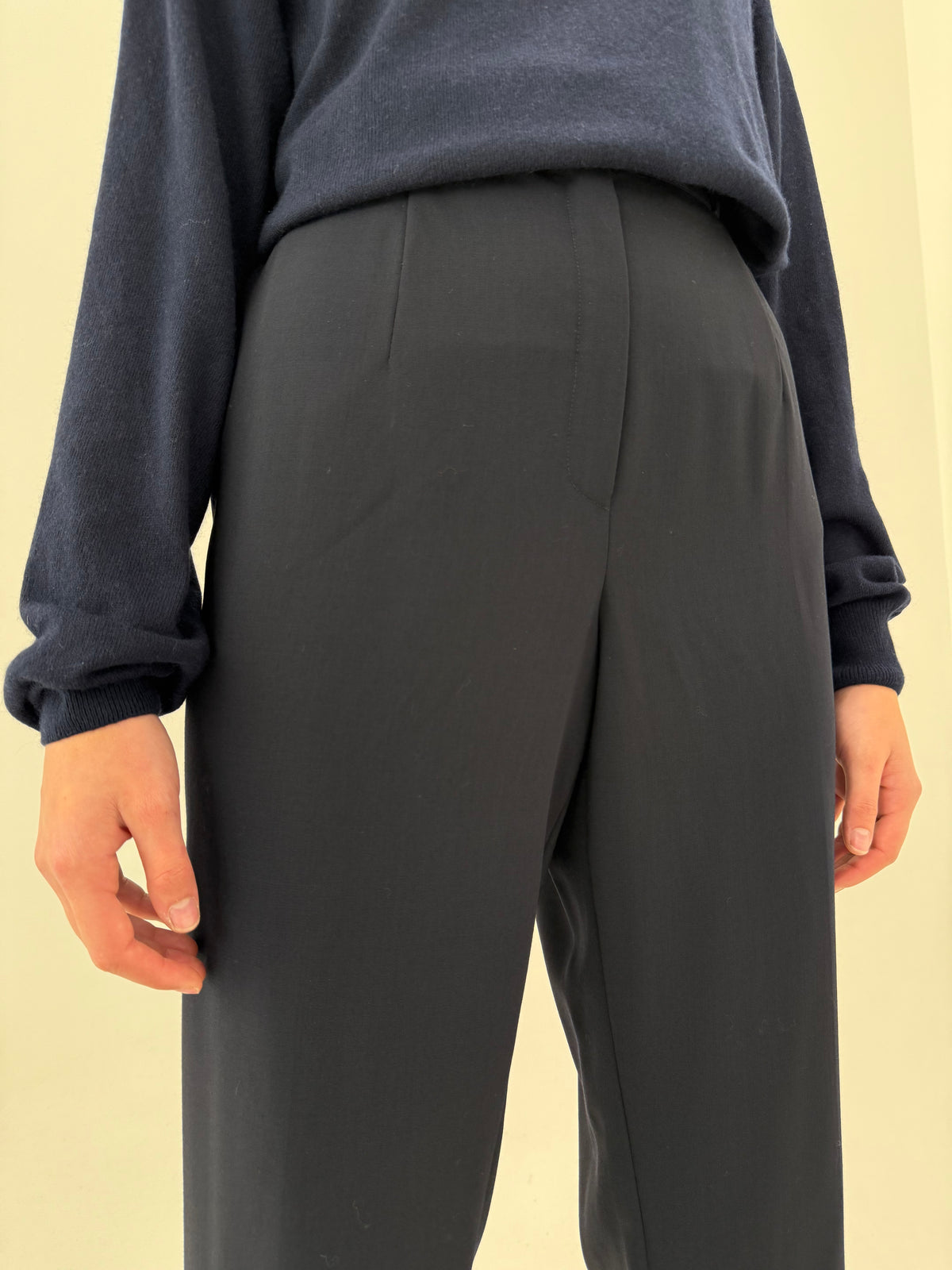 Pantaloni tall Navy blue de brand super premium din lana extrafina cu solduri generoase