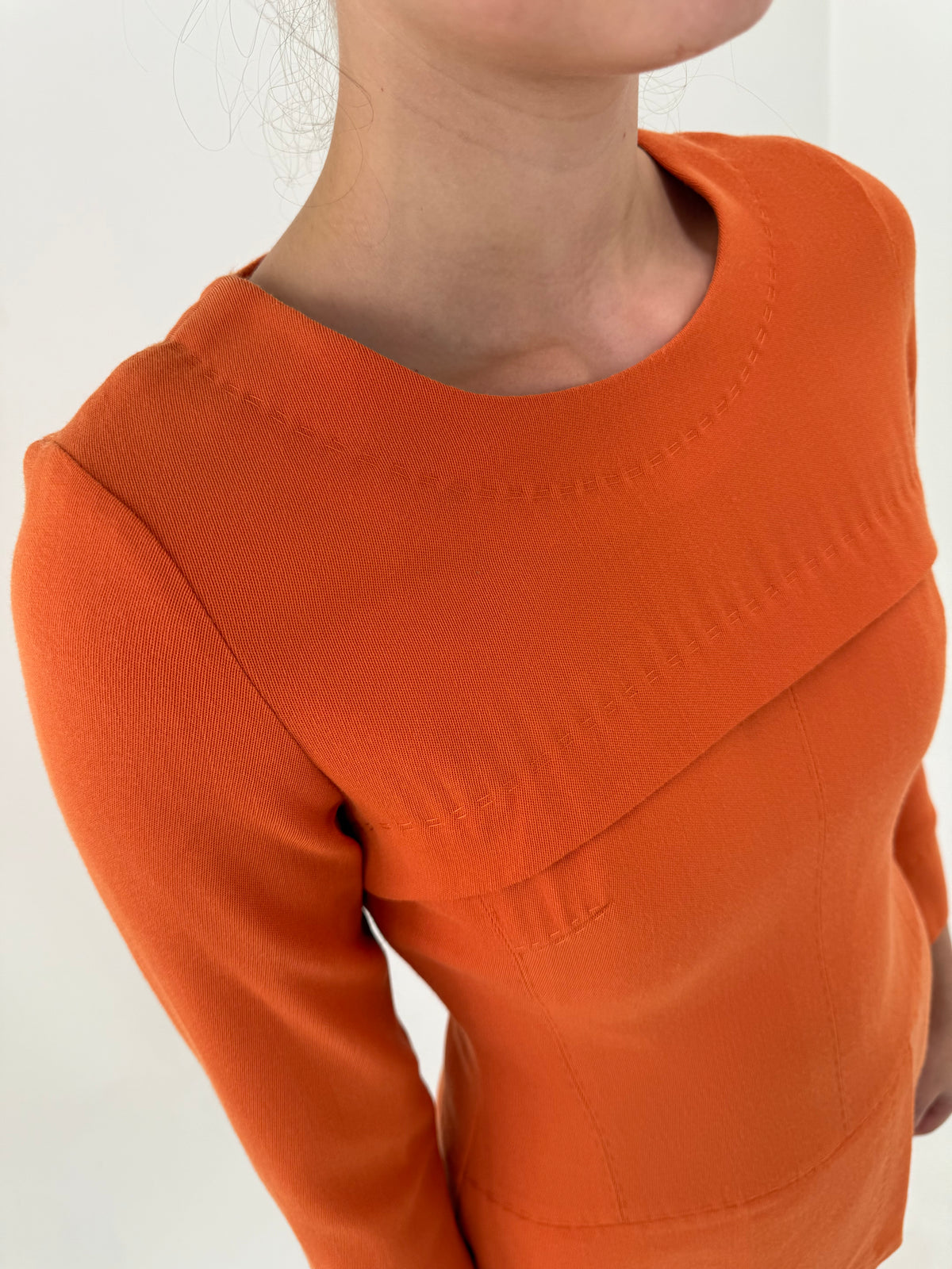 Rochie vintage oranj din lana extrafina în croi retro modern bodycon