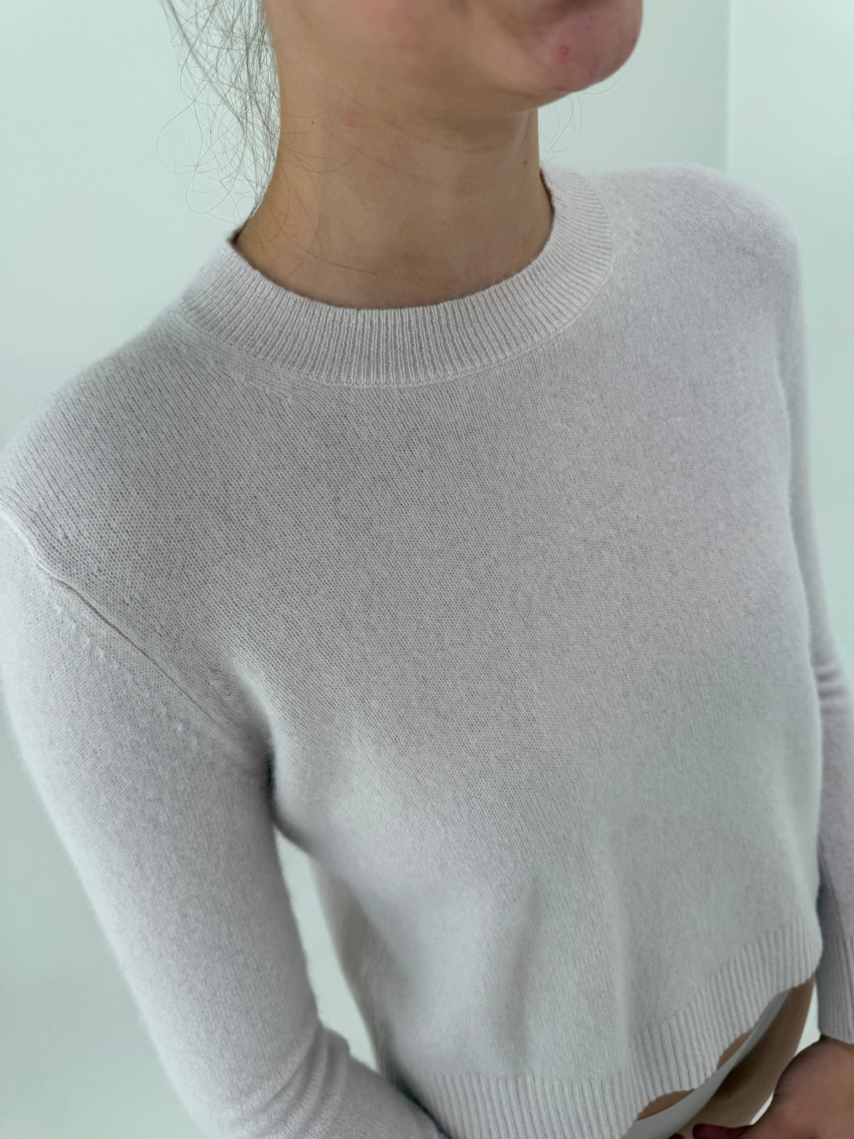 Pulover din cașmir roz foarte pudrat crew neck