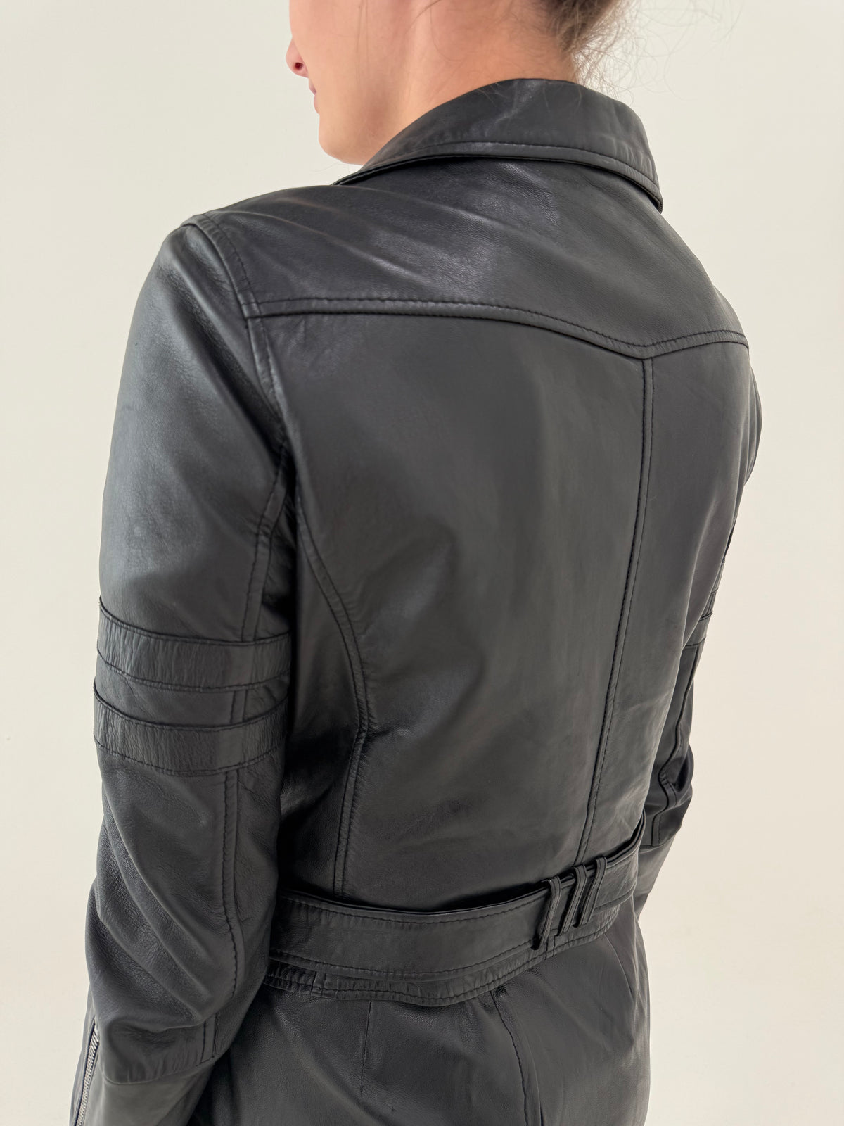 Jacheta biker din piele naturală extra moale cu feronerie argintie