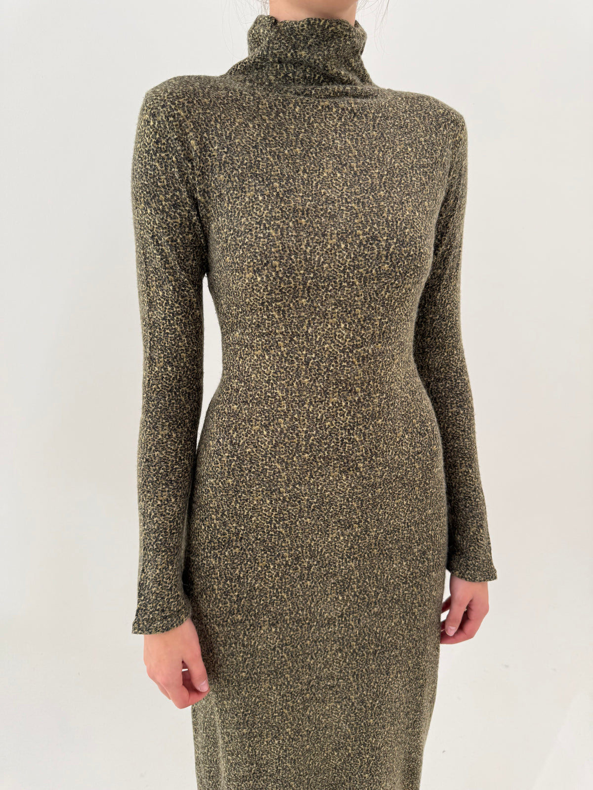 Rochie maxi din tricot de extrafin de lana  cu animal print stilizat