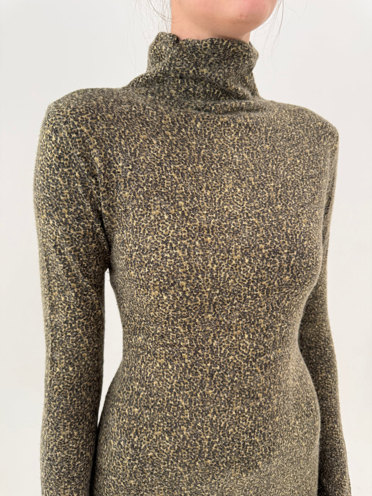 Rochie maxi din tricot de extrafin de lana  cu animal print stilizat