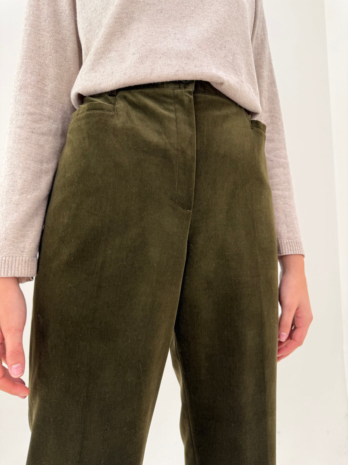 Pantaloni din catifea ultra confort de bumbac și modal dark kaki cu talie înaltă